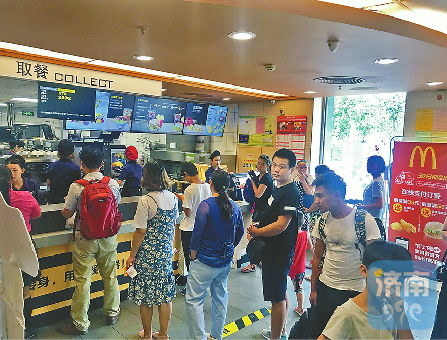 人民日报海外版:迎难而上 外贸展现强大韧性|hth官网(图1) hth足球官网